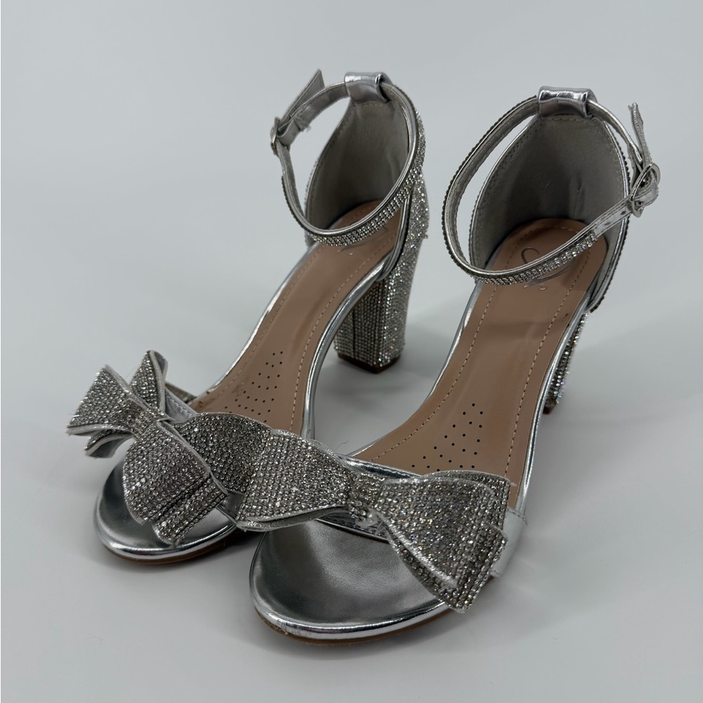 Windsor Size 8 Endless Glam Rhinestone Bow Block Heels - Picture 2 of 11